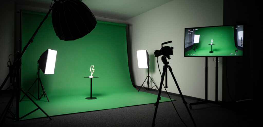 Studio mit Greenscreen und Equipment